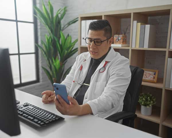 AI and MS healthcare article photograph